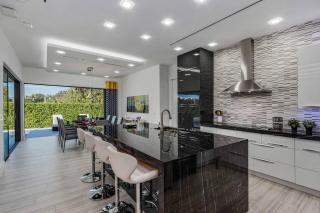 BEACH 5 MIN. WALK-LUXURIOUS MODERN POOL HOME - Marco Island - 3