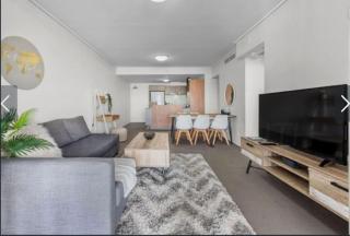 AU1 - Aurora Skyscraper CBD For Business or Pleasure - Brisbane - 4