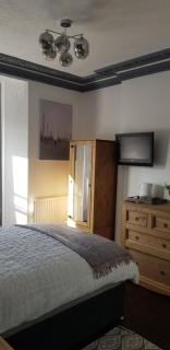 The Dolphin Hotel & Restaurant - Pembroke Dock - 8