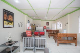 RedDoorz near Bundaran Kecil Palangkaraya - Palangkaraya - 5
