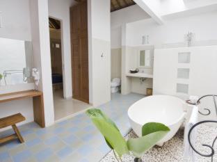 Artemis Villa Hotel - 1