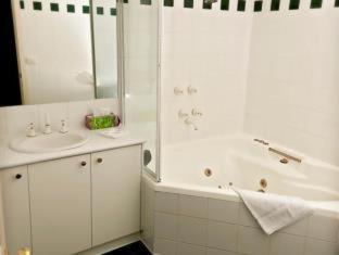 Elizabethan Lodge - 7