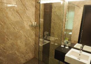 King's Hotel Nagoya Batam - 2