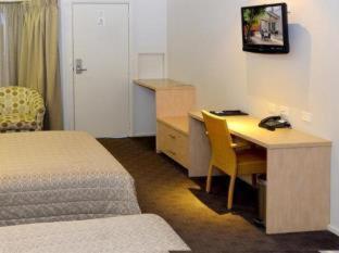 Mackellar Motel - 8