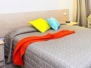 Mackellar Motel - 2