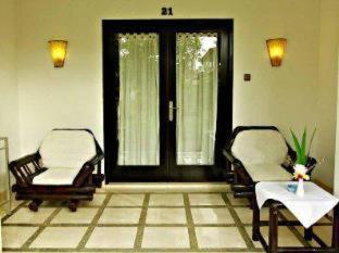 Legong Keraton Beach Hotel - 4