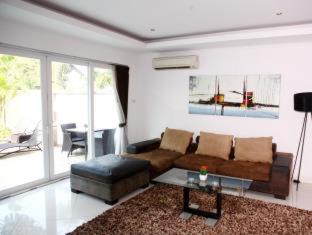 Hidden Palm Pool Villas - 7