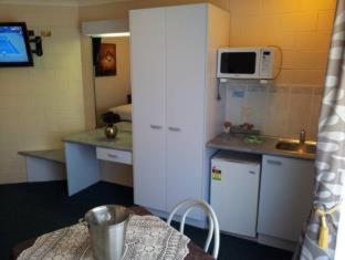 Admiral Nelson Motor Inn - 7