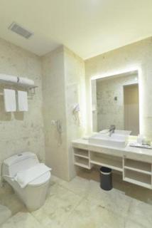 Platinum Hotel & Convention Hall Balikpapan - Balikpapan - 7