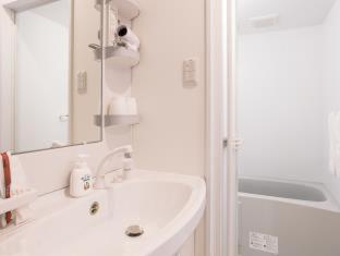 Living Inn Asahibashiekimae Premier - Naha - 4