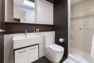 Oaks Melbourne Southbank Suites - 1