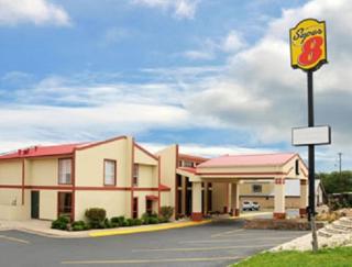 Super 8 by Wyndham Kerrville TX - 5