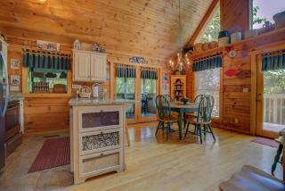 ✪Pigeon Forge✪ View 2 King Bed GSMNP WiFi Hot Tub! - Sevierville - 1