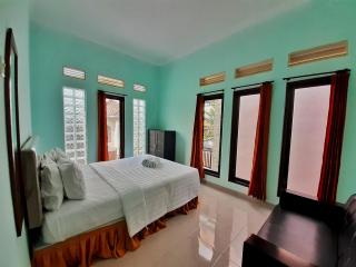 Villa 3 Bedroom Edelweis No. 7 near Museum Angkut - Batu - 9