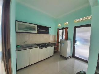 Villa 3 Bedroom Edelweis No. 7 near Museum Angkut - Batu - 2