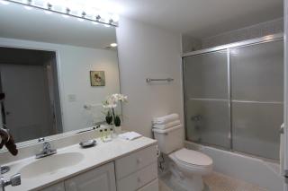 Ocean Reserve Condo by FlatsAway - Miami Beach - 8