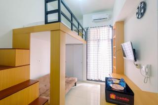 Minimalist and Comfortable Studio Dave Apartment By Travelio - Depok - 9