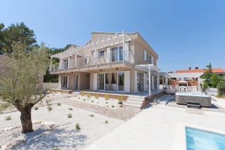 Villa BELLA - beautiful and modern house with pool, souna, jacuzzi & playground, Ližnjan - Istra - Ližnjan - 2