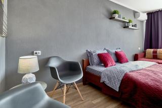 Две Больших Спальни - улица Бассейная 11 метро Дворец спорта напротив ТЦ Гулливер Улица Крещатик 1 минута - 1