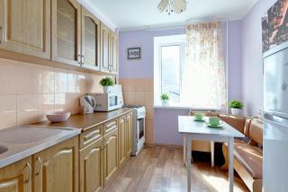 Две Больших Спальни - улица Бассейная 11 метро Дворец спорта напротив ТЦ Гулливер Улица Крещатик 1 минута - 5