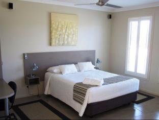 Aston Hill Motor Lodge - 1