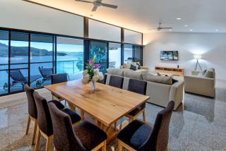 Waves 5 Luxury 3 Bedroom Breathtaking Ocean Views Central Location - Hamilton Island - 2