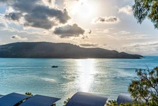 Waves 5 Luxury 3 Bedroom Breathtaking Ocean Views Central Location - Hamilton Island - 6
