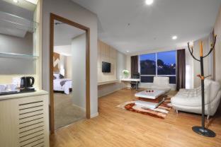 Aston Batam Hotel & Residence - 4