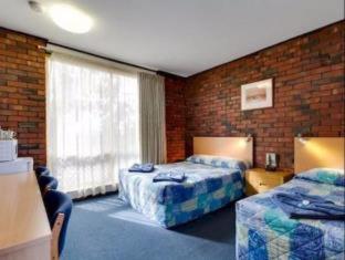 Enfield Motel - 8