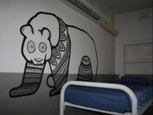 The Hive Hostel - Traveler Friendly, Passport Only - 9