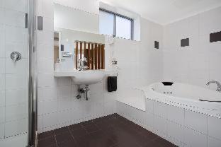 Comfort Inn On Raglan - 4