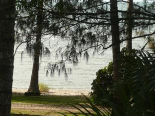 Beachside Holiday Units - Bowen - 6