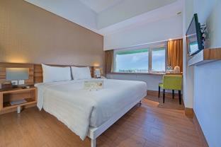 Whiz Prime Hotel Balikpapan - 9