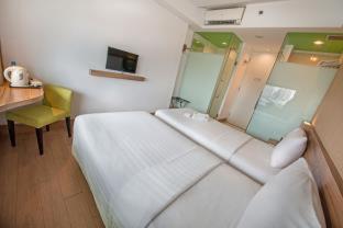 Whiz Prime Hotel Balikpapan - Balikpapan - 6