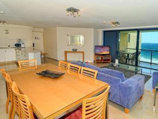 Peninsular Beachfront Resort - Mooloolaba - 9