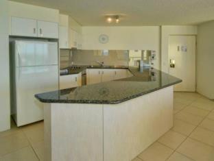 Peninsular Beachfront Resort - Mooloolaba - 2