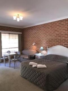 Country Gardens Motor Inn - 2