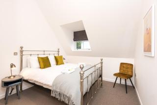 12 Bootham Court · Stylish Modern 2-Bed Flat in York with Parking - Pass the Keys - 6