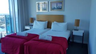 Number 1 H Residences - WiFi, Parking & More by Gold Coast Holidays - Gold Coast - 9