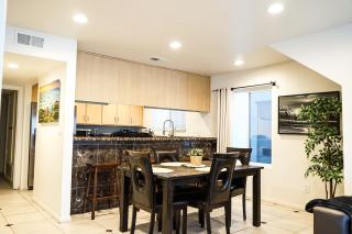 Newport Beach House 1 blk to beach and 25 min to Disney - 2