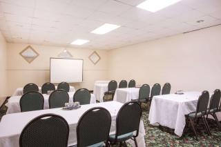 Ramada by Wyndham & Suites Warner Robins - Warner Robins - 4