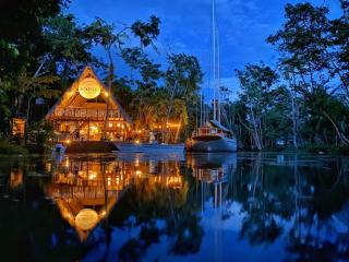 Boatique Hotel and Marina - Rio Dulce - 0