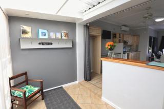 Caesar's Self-catering Open Plan Suite - Somerset West - 4
