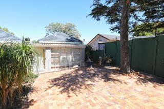Caesar's Self-catering Open Plan Suite - Somerset West - 7