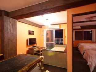 Royal Hotel - Yomitan - 4