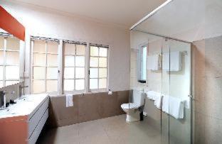 The Stirling Arms Hotel - 2