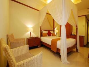 Yulia Beach Inn Kuta - 8