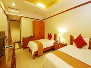 Yulia Beach Inn Kuta - 7