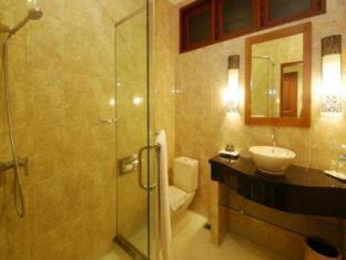 Yulia Beach Inn Kuta - 4