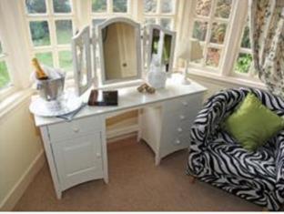Findon Manor Hotel - 1